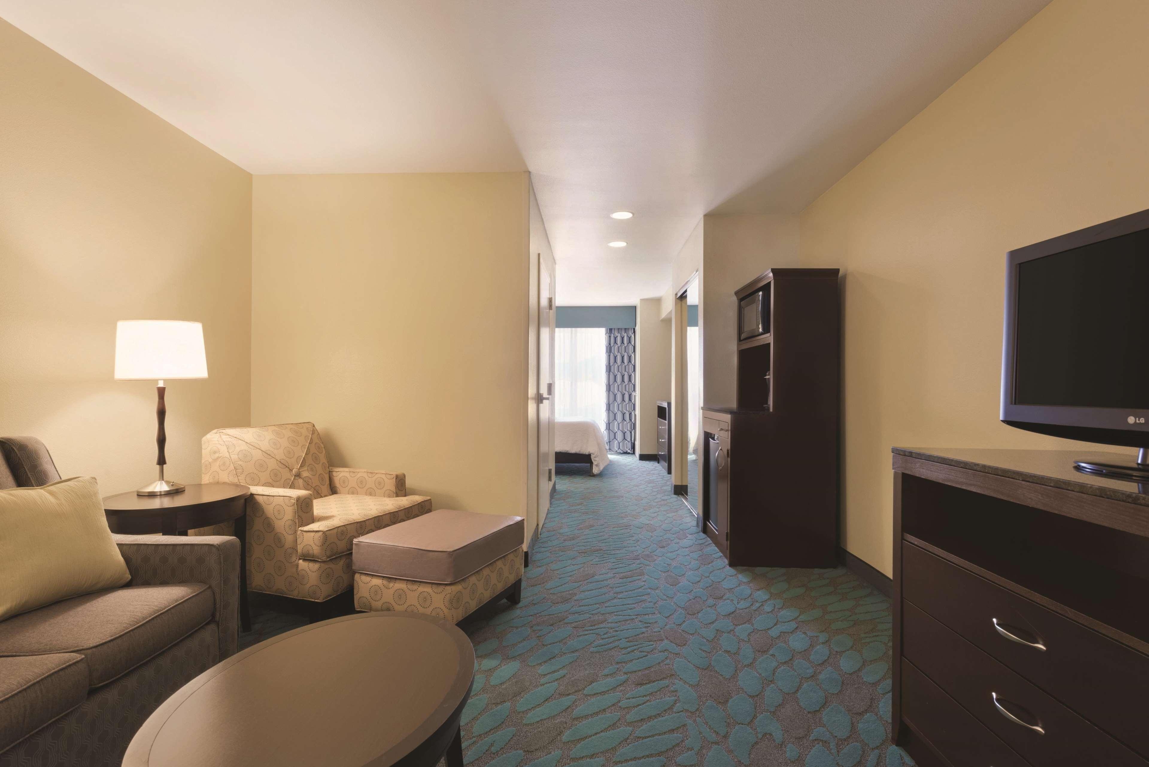 Hilton Garden Inn Fargo Exterior foto