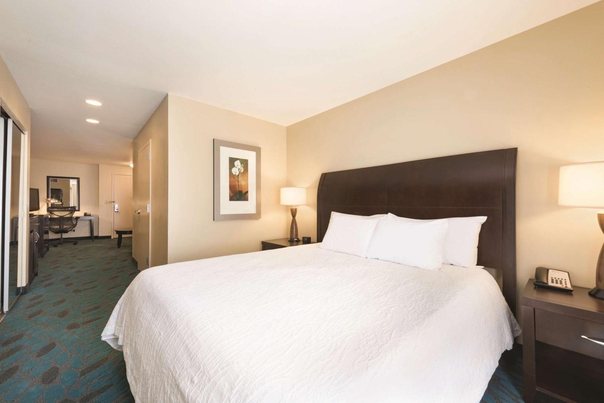 Hilton Garden Inn Fargo Exterior foto